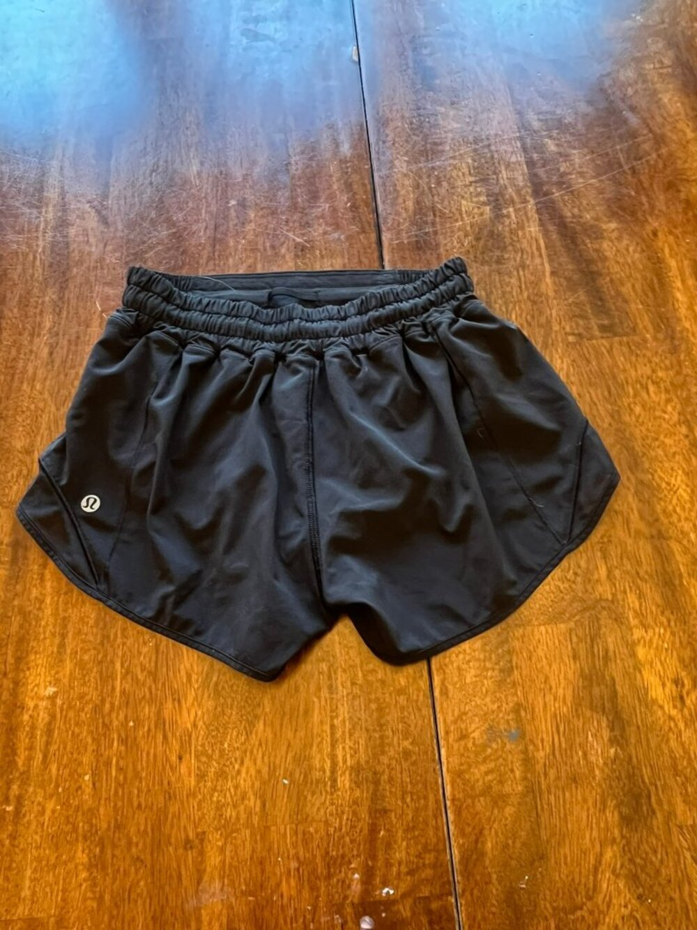 Lululemon Hotty Hot Low Rise Short 2.5" Black Size 4 Lined Swift Running - Picture 2 of 6